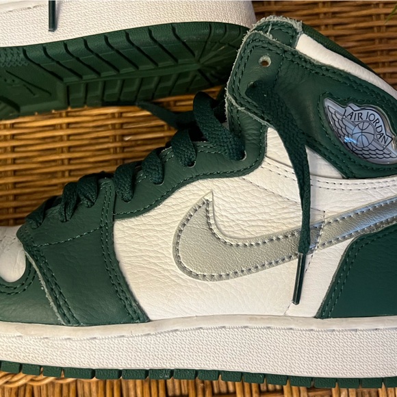 Air Jordan I Retro High OG - Picture 3 of 11